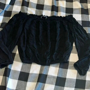 BRANDY MELVILLE long sleeve black crop top ONE SIZE